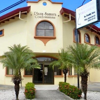 Samara Medical Center — entrada de la clínica en Main St, Sámara, Guanacaste